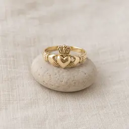 El anillo de Claddagh (ilustración)